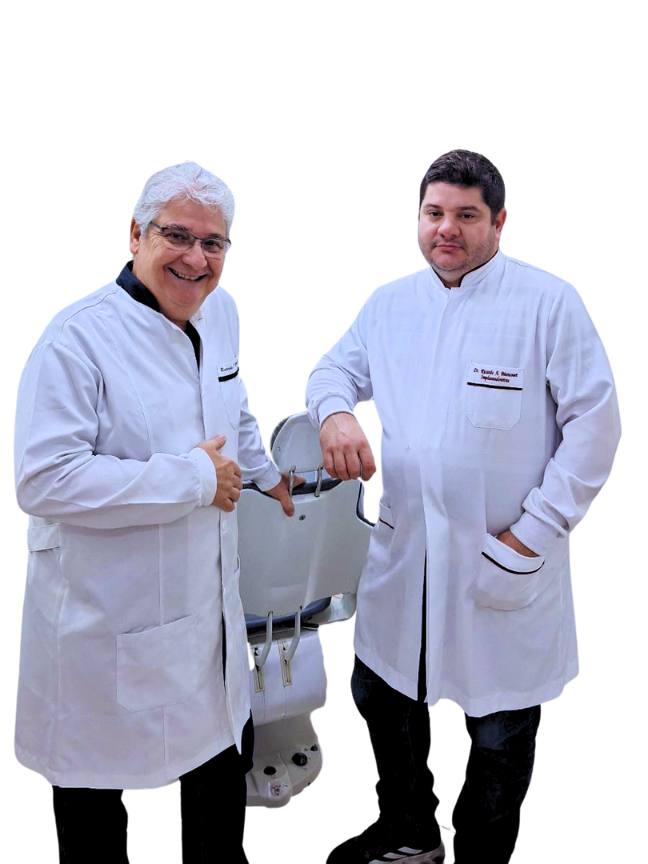 Dr. Ricardo Bitencourt - Dentista especialista em implantes e clareamento dental